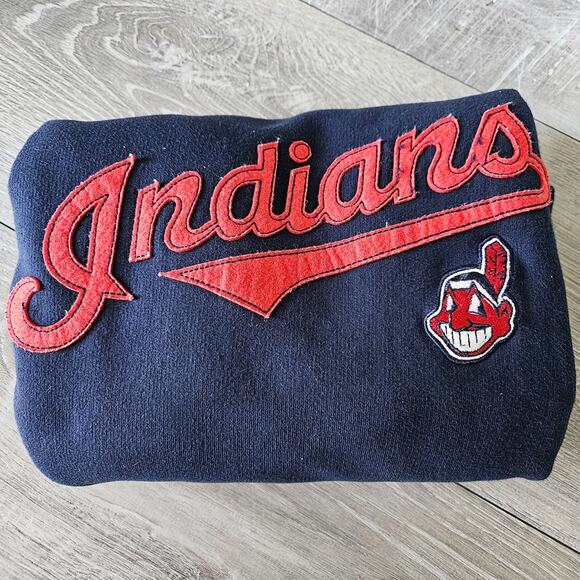 Vintage Cleveland Indians Sweatshirt Majestic Red Embroidered Wahoo Logo Patch - Picture 11 of 15